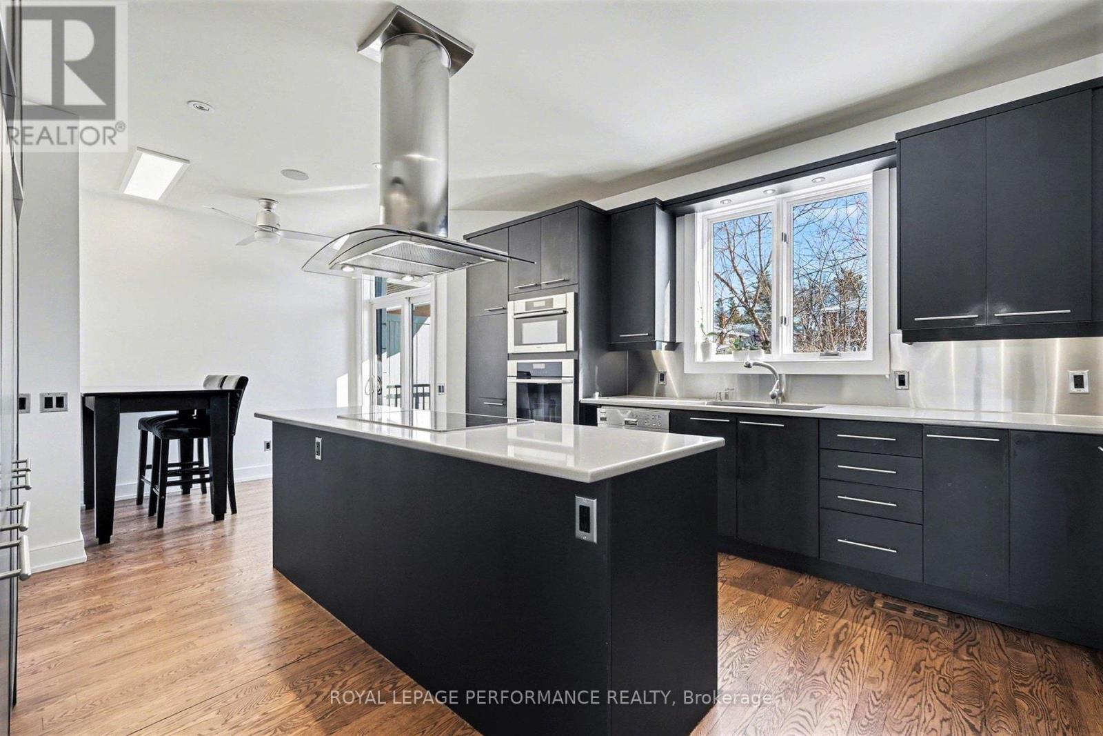 805 Kingsmere Avenue