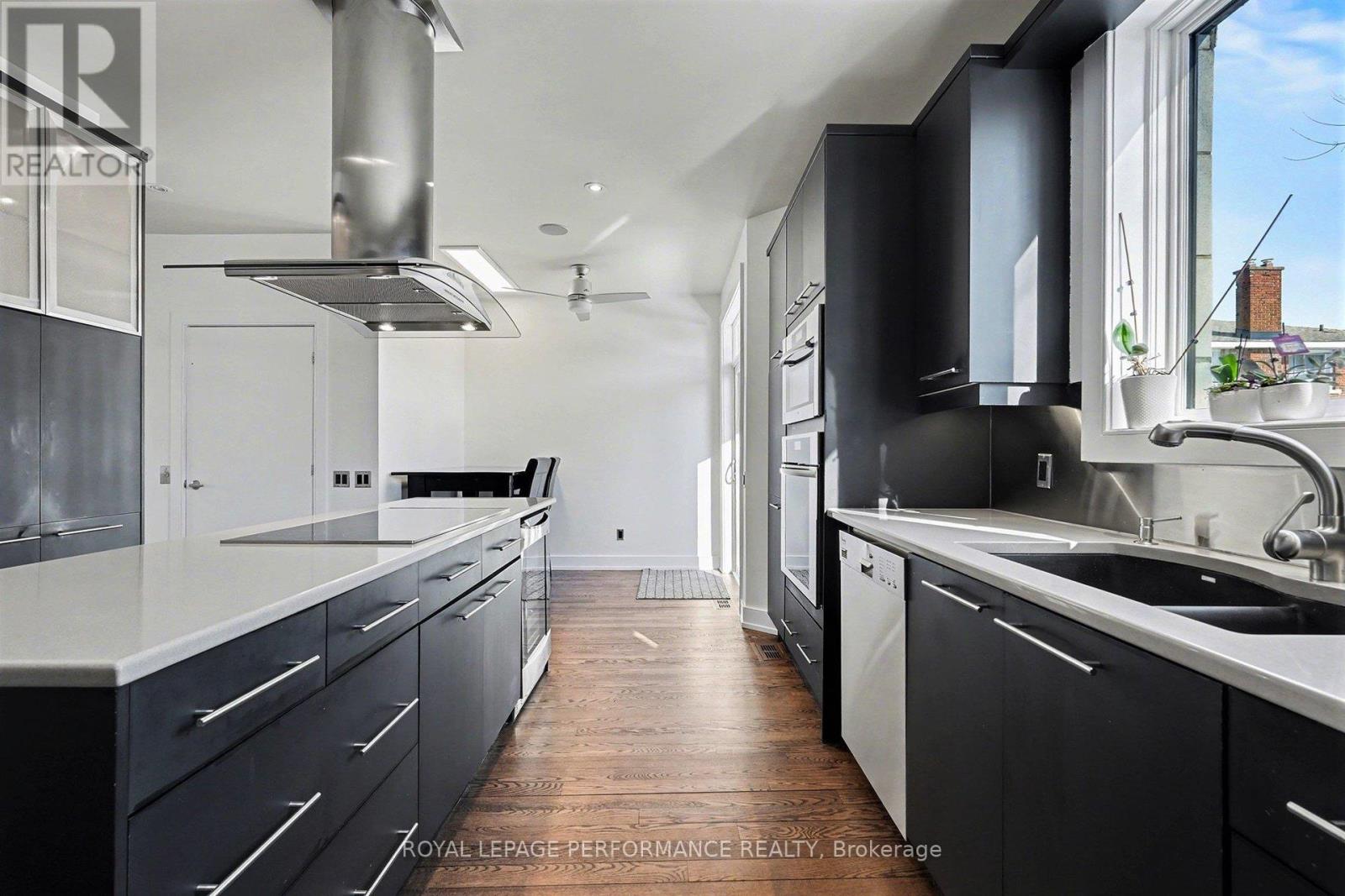 805 Kingsmere Avenue