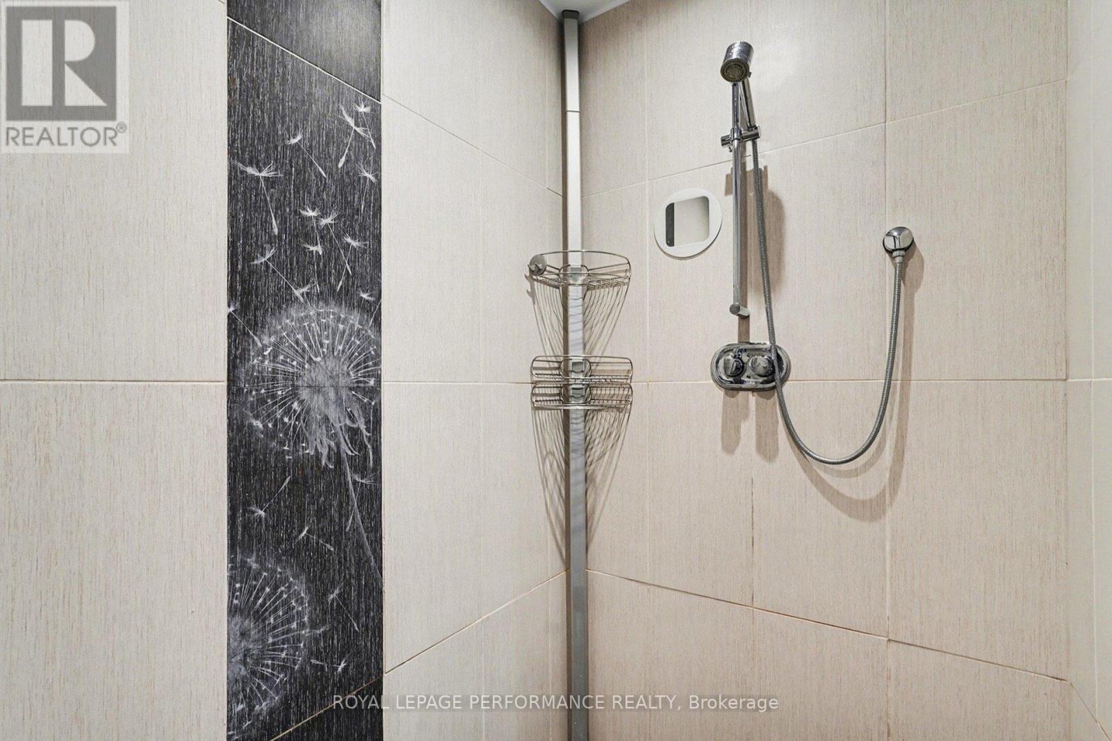 805 Kingsmere Avenue