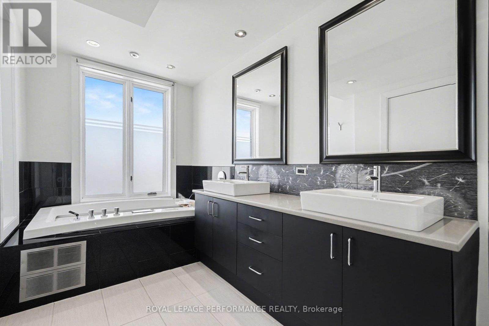 805 Kingsmere Avenue