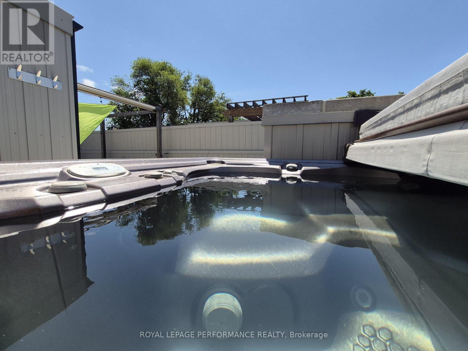 805 Kingsmere Avenue