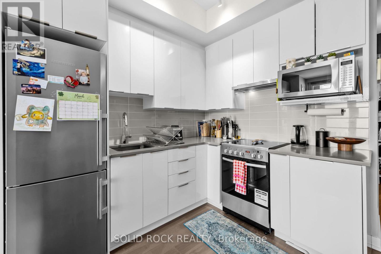 201 - 530 De Mazenod Avenue