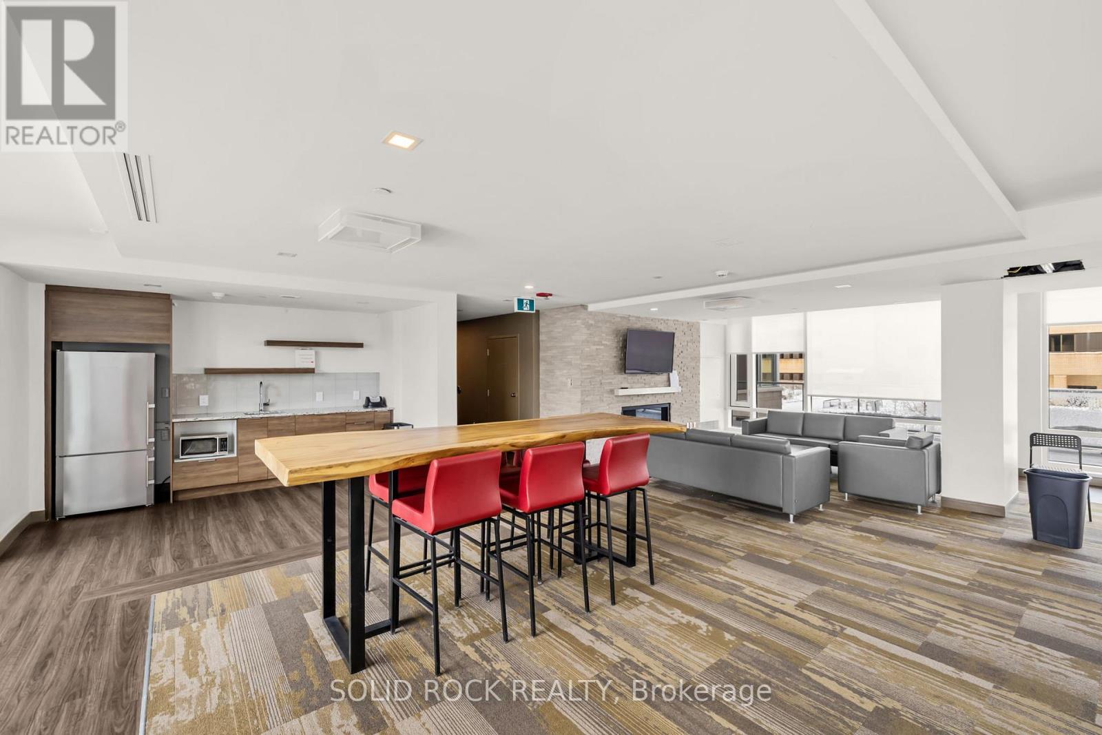 201 - 530 De Mazenod Avenue