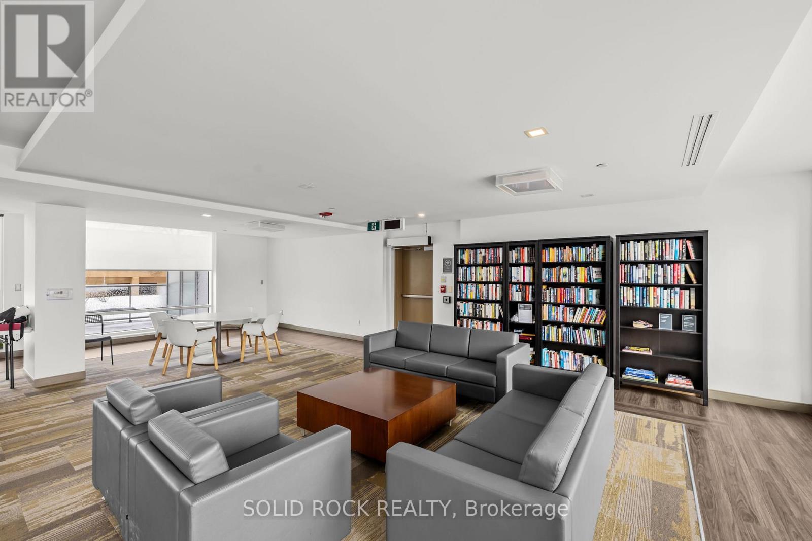 201 - 530 De Mazenod Avenue