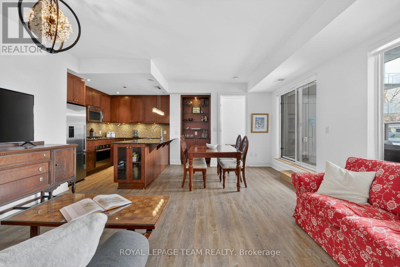 220 - 7 Marquette Avenue