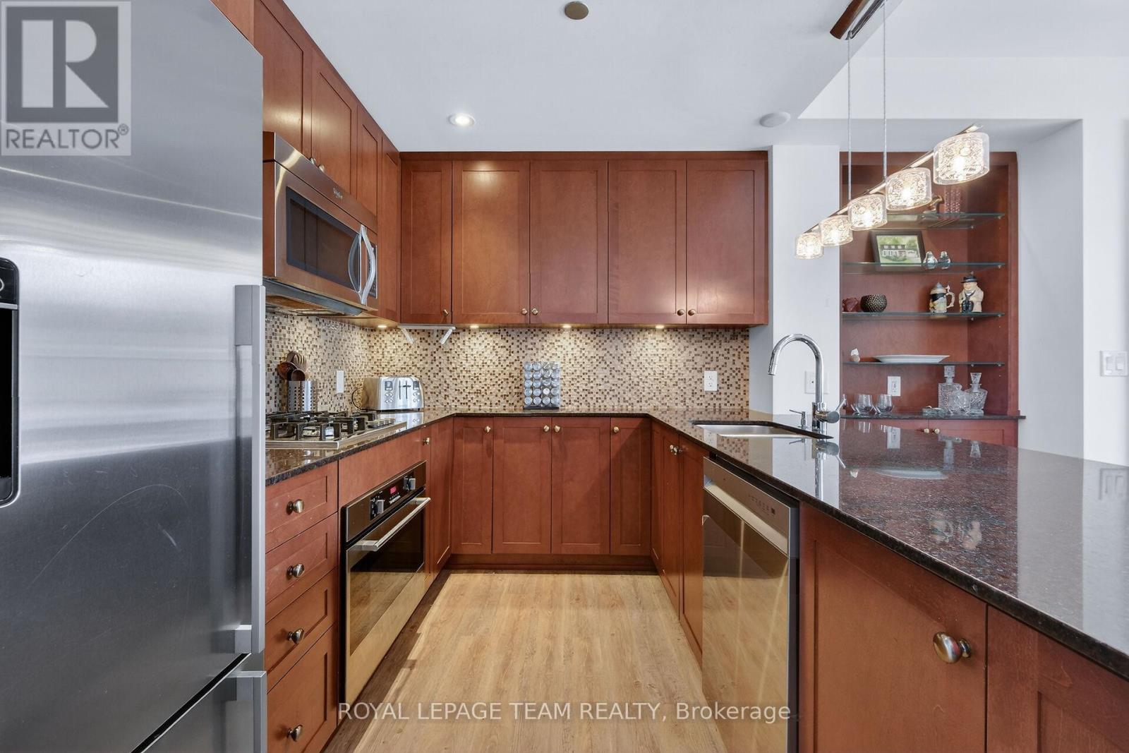 220 - 7 Marquette Avenue