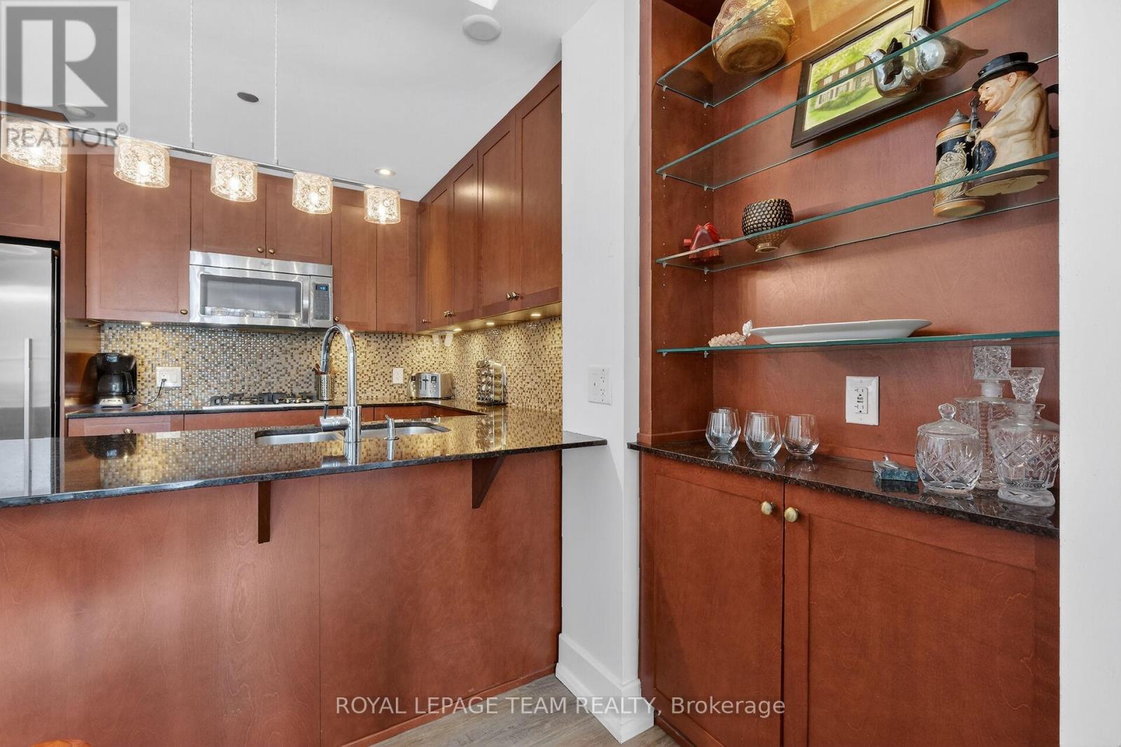 220 - 7 Marquette Avenue