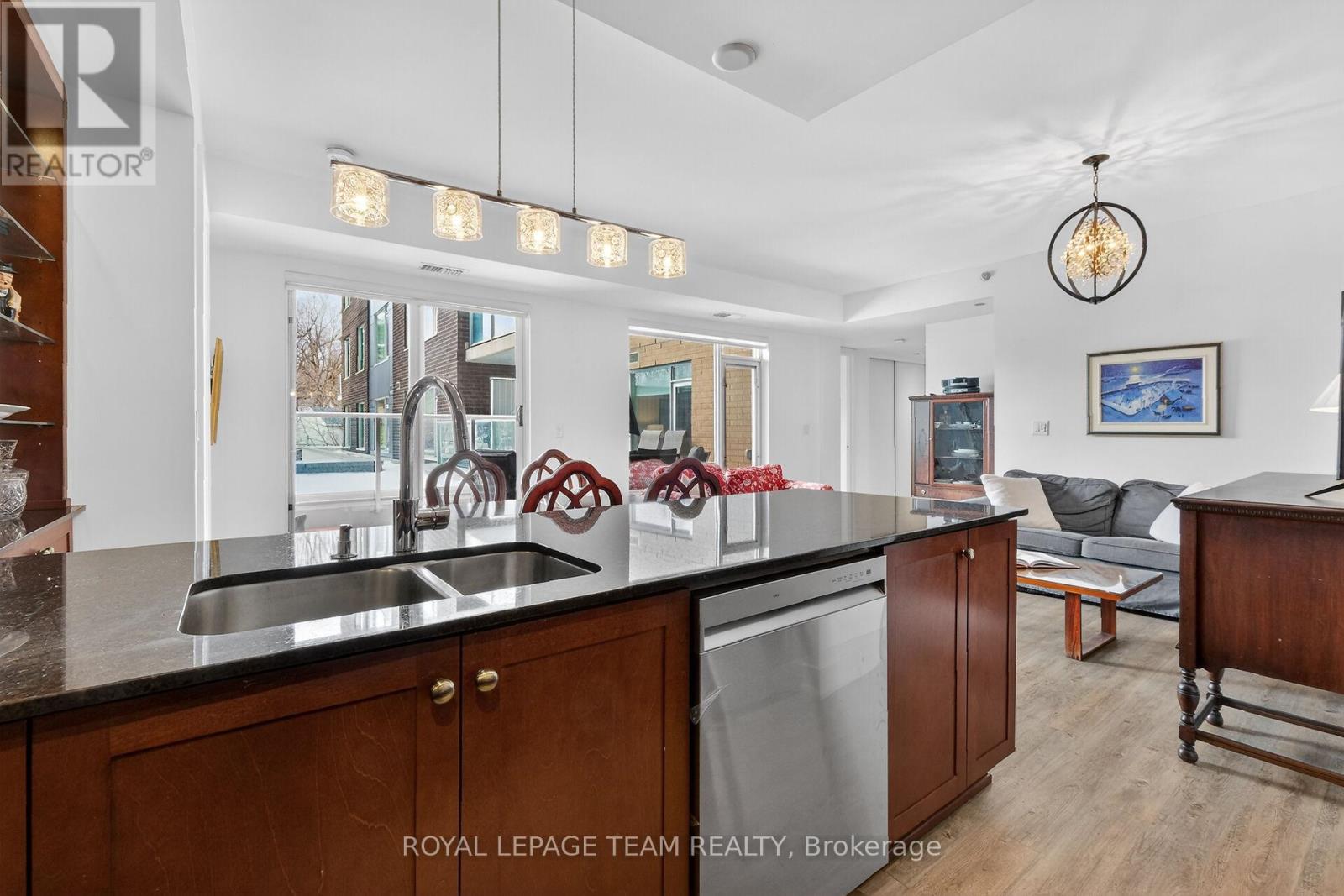 220 - 7 Marquette Avenue