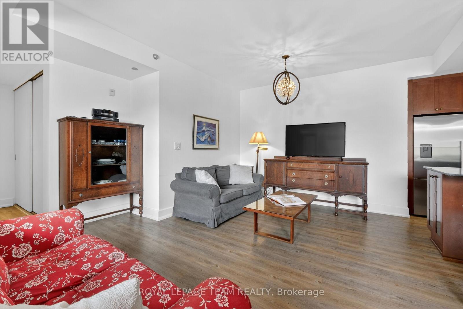 220 - 7 Marquette Avenue