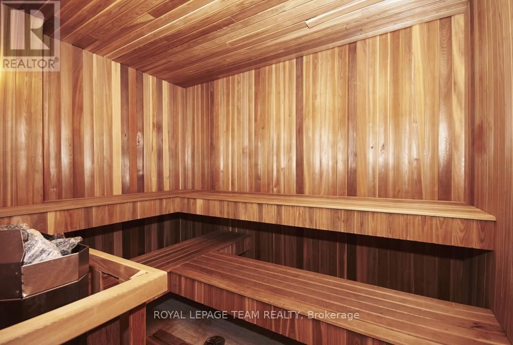 1303 - 242 Rideau Street