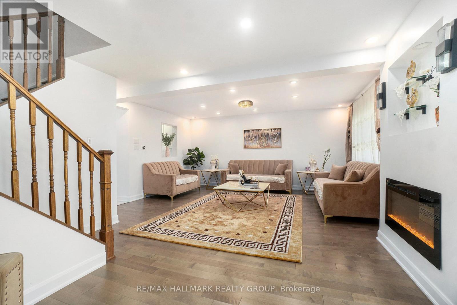 32 - 3017 Victoria Heights Crescent