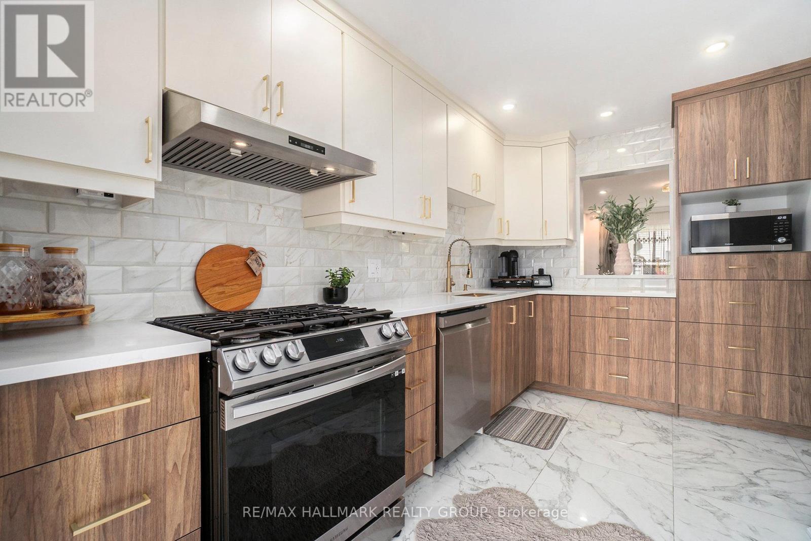 32 - 3017 Victoria Heights Crescent