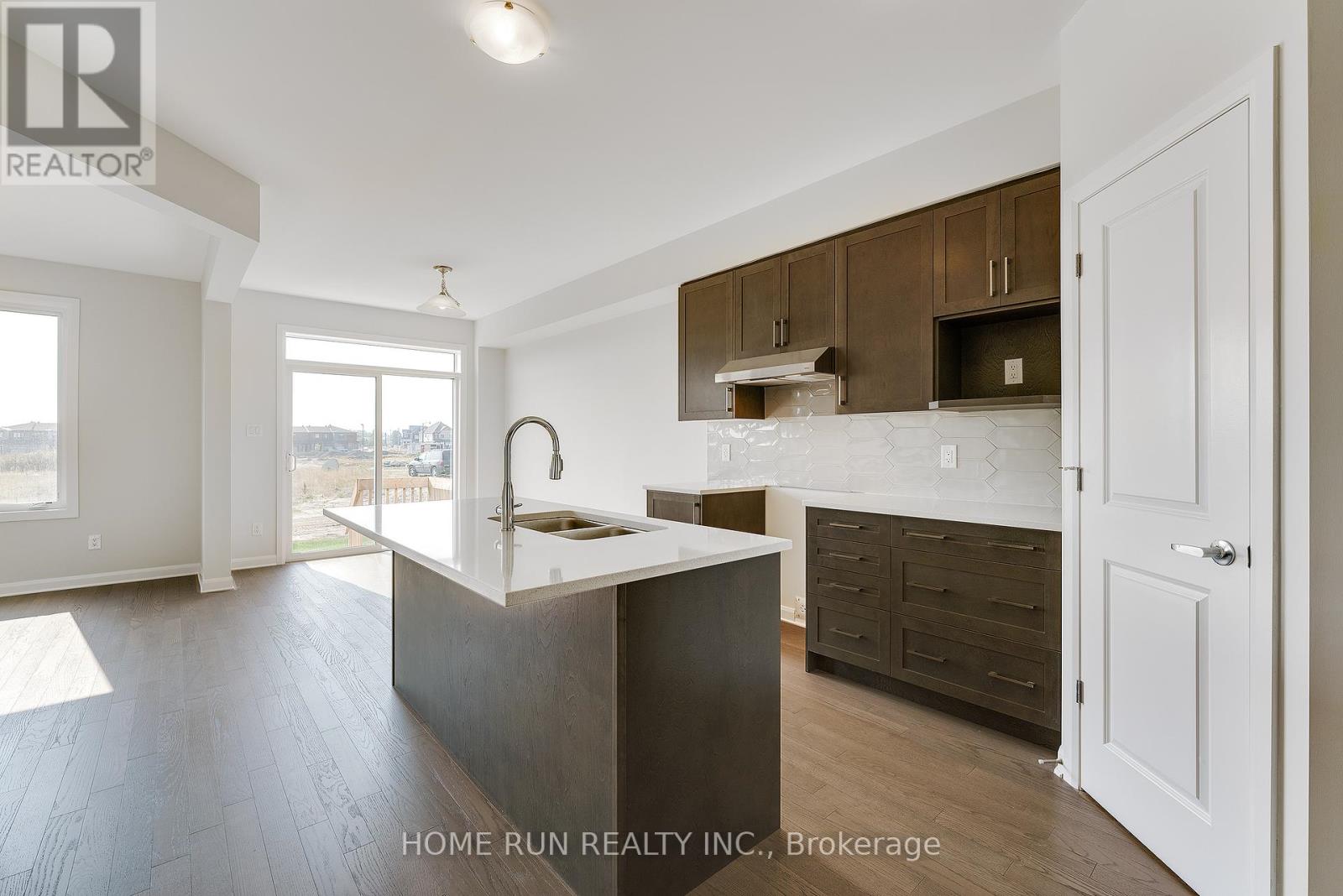 208 Elsie Macgill Walk