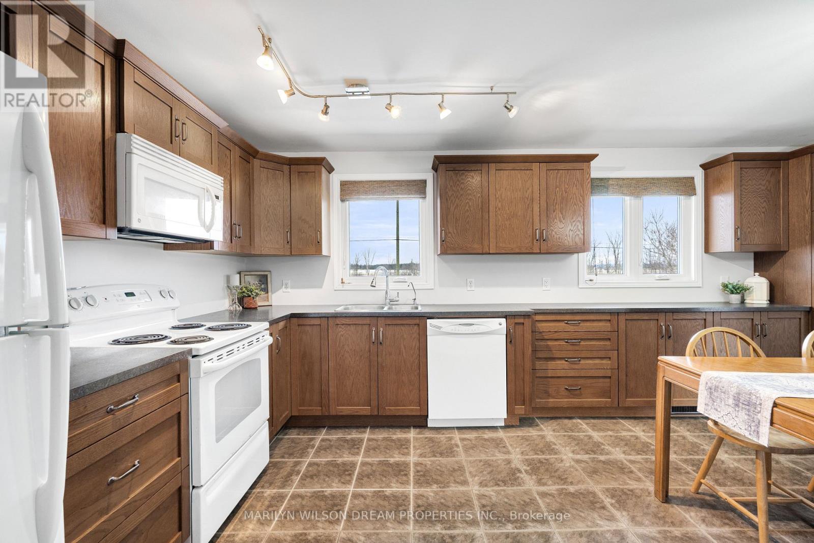 1234 Kinburn Side Road