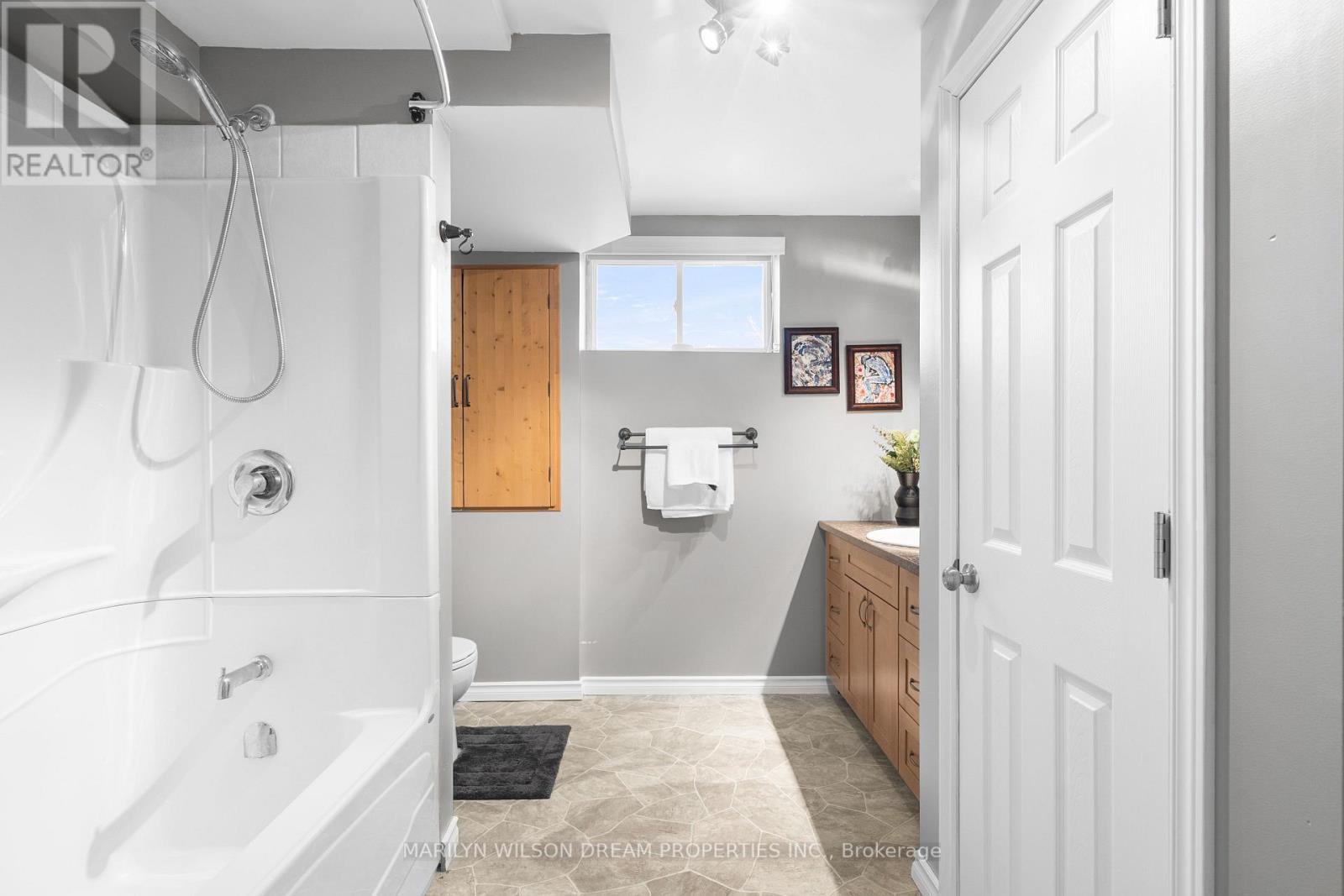 1234 Kinburn Side Road