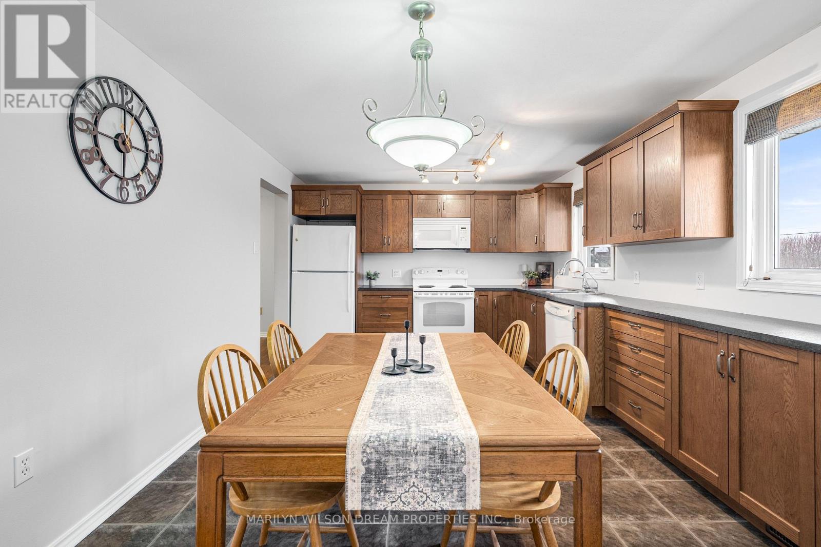 1234 Kinburn Side Road