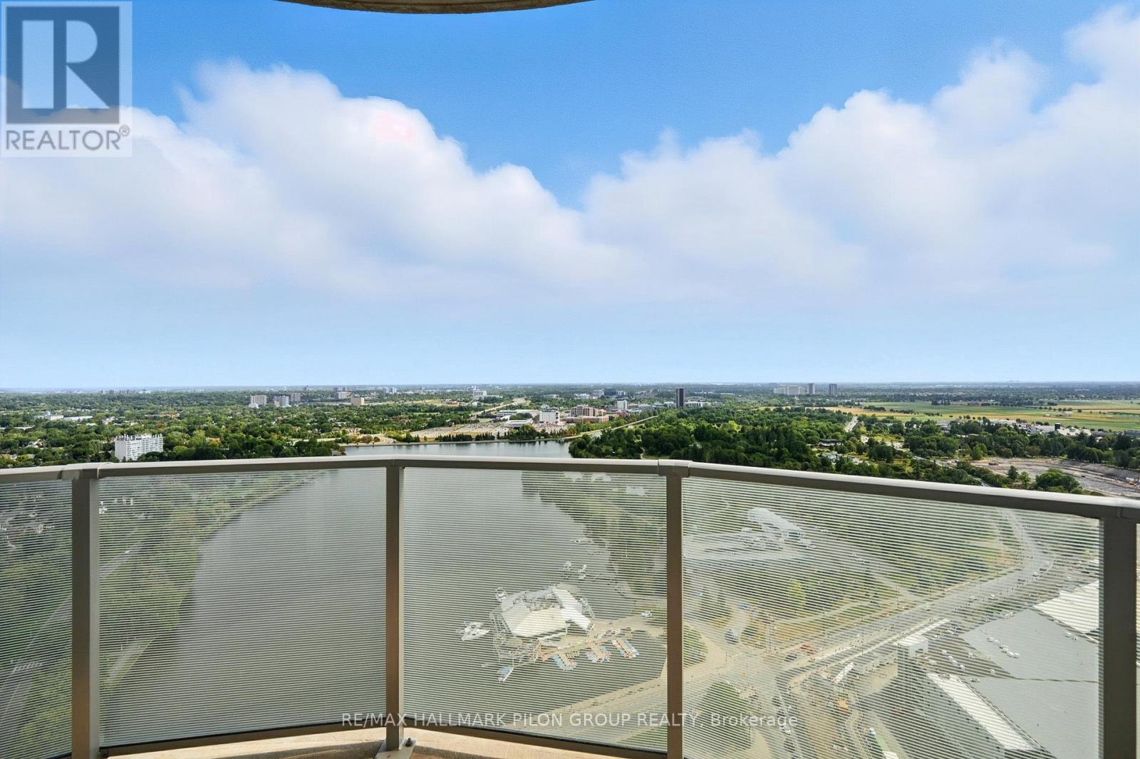 3907 - 805 Carling Avenue