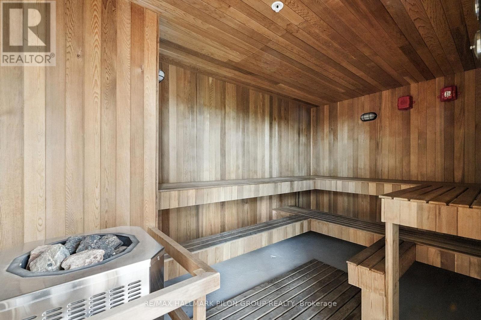 3907 - 805 Carling Avenue