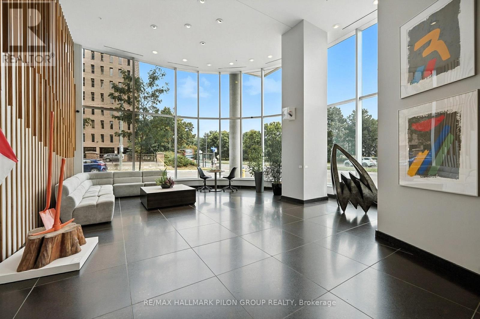 3907 - 805 Carling Avenue