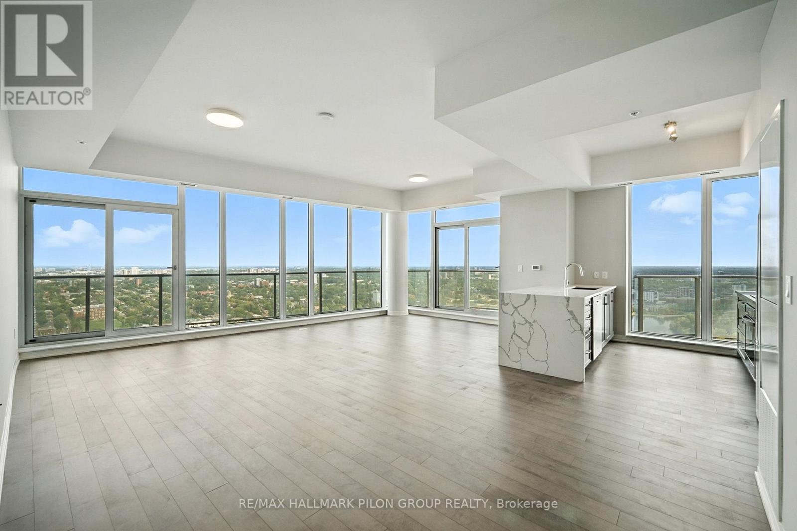 3907 - 805 Carling Avenue