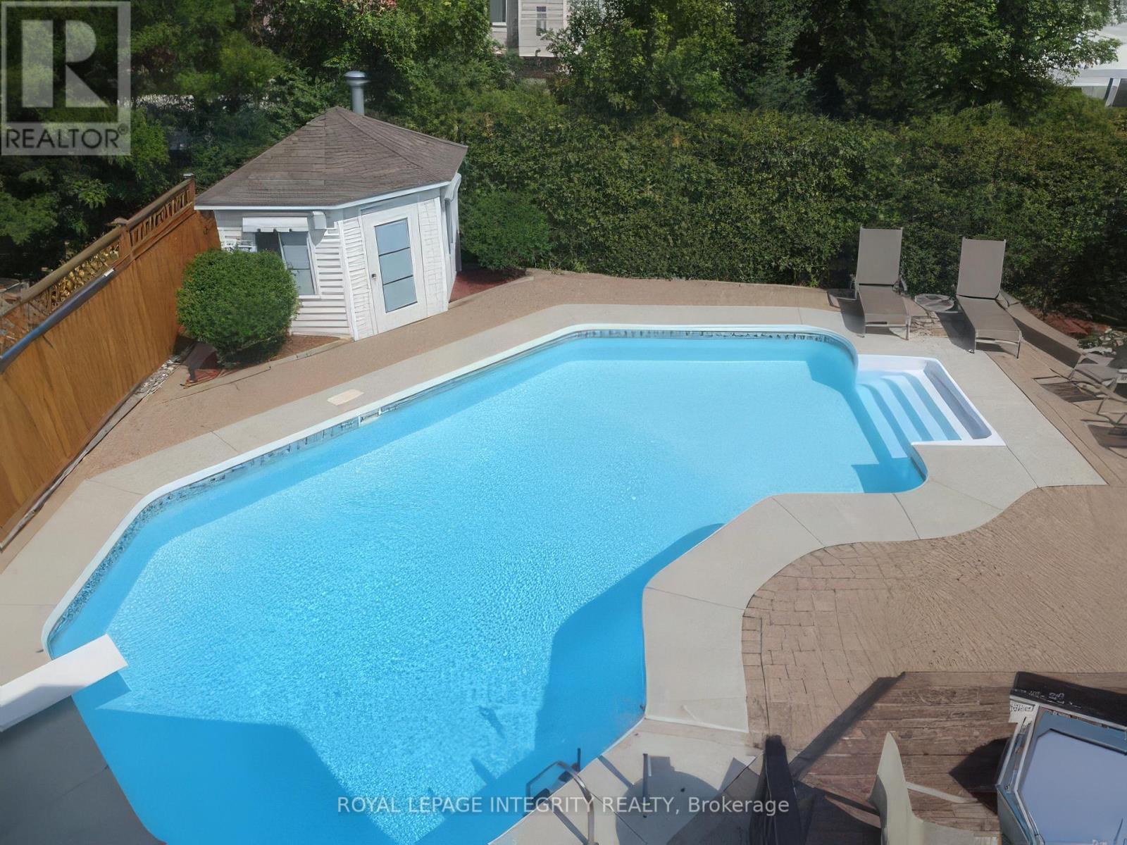 20 Farmfield Crescent