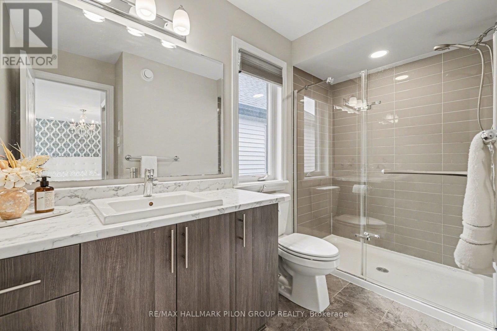 266 Shinleaf Crescent