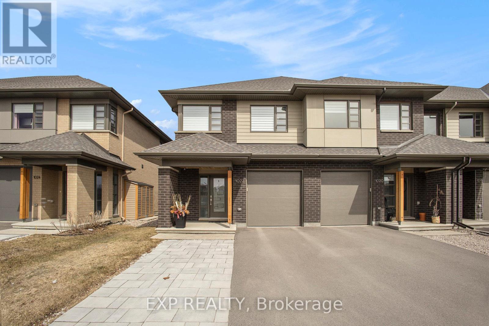 1022 Lunar Glow Crescent