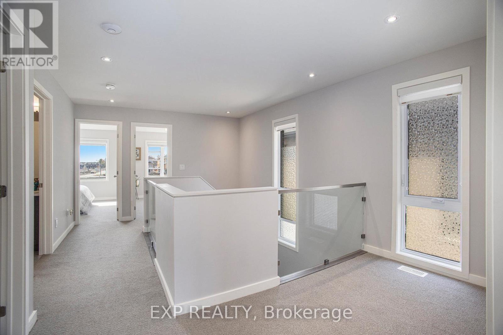 1022 Lunar Glow Crescent