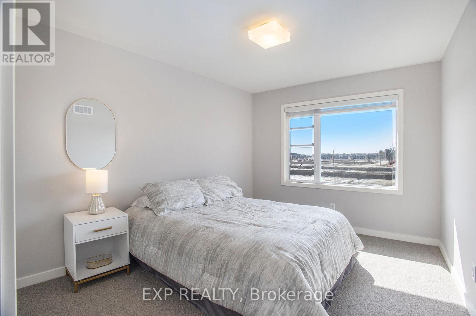 1022 Lunar Glow Crescent