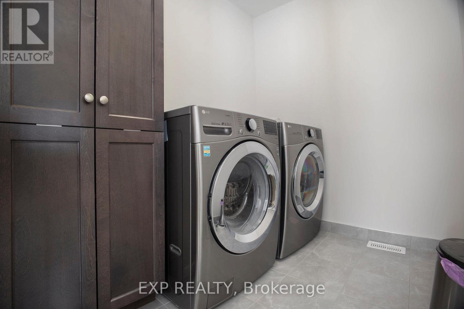 1022 Lunar Glow Crescent