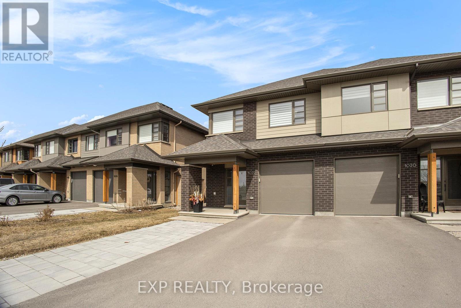 1022 Lunar Glow Crescent