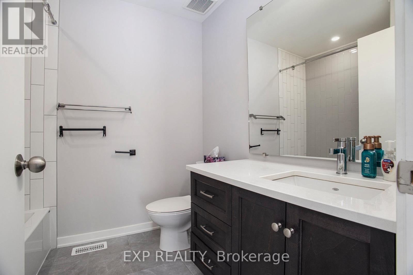 1022 Lunar Glow Crescent