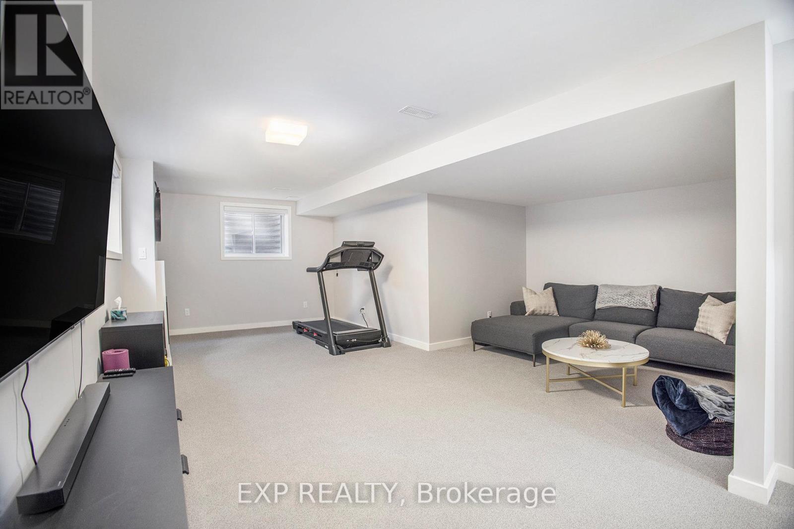 1022 Lunar Glow Crescent