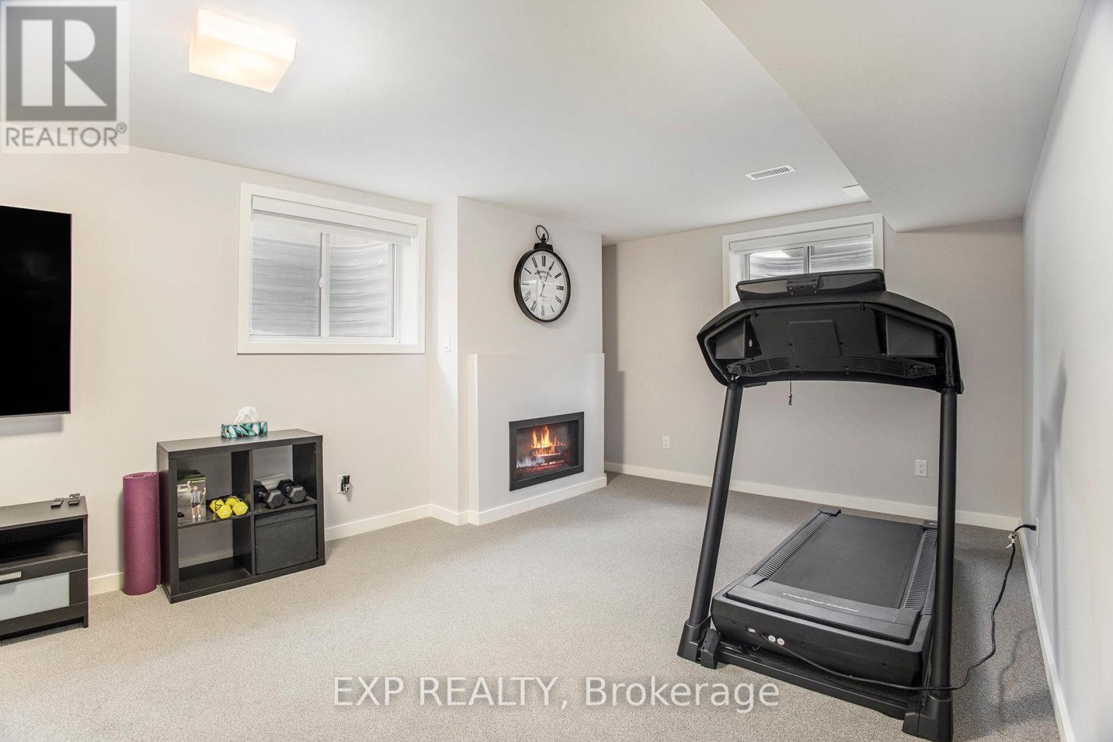 1022 Lunar Glow Crescent