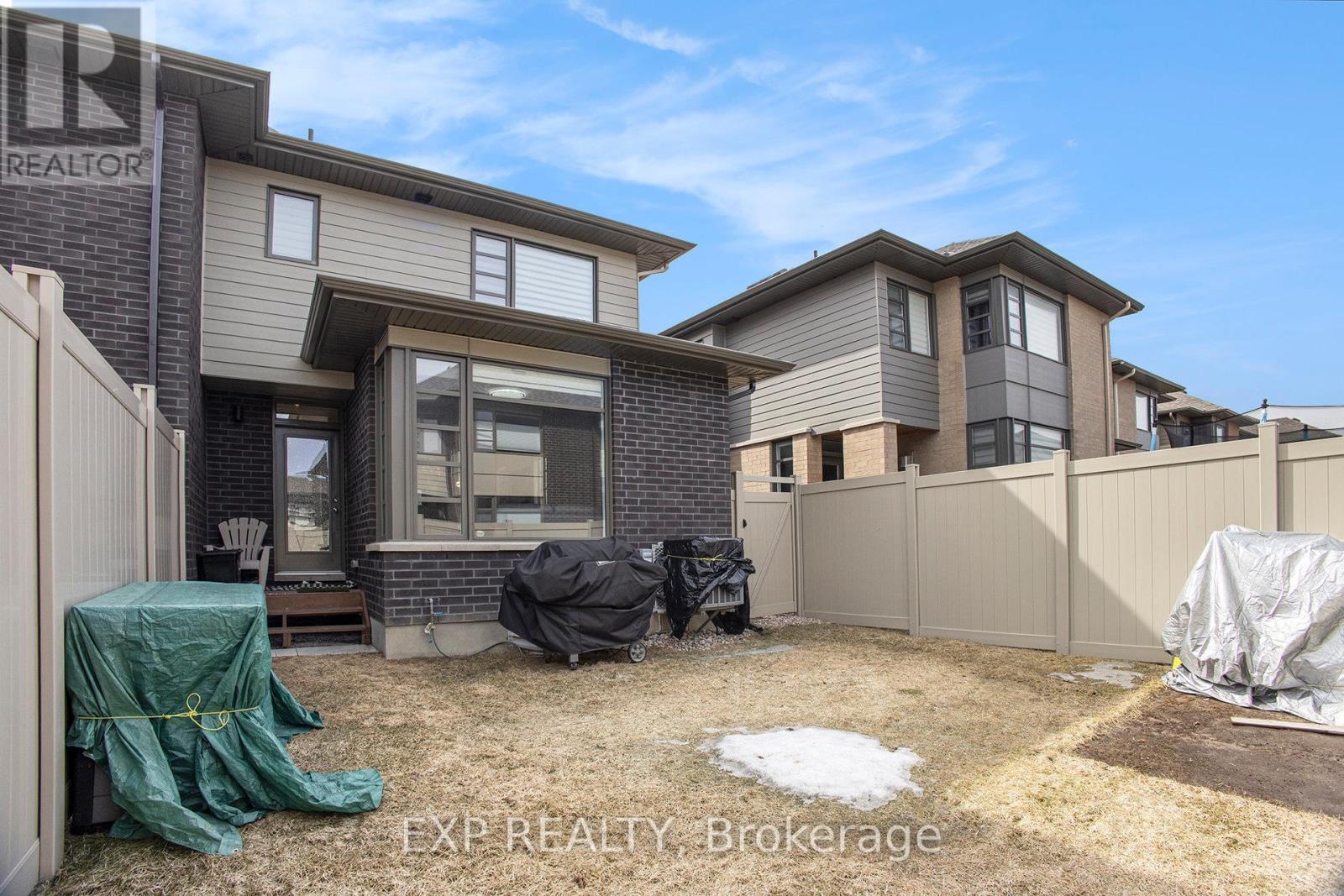 1022 Lunar Glow Crescent