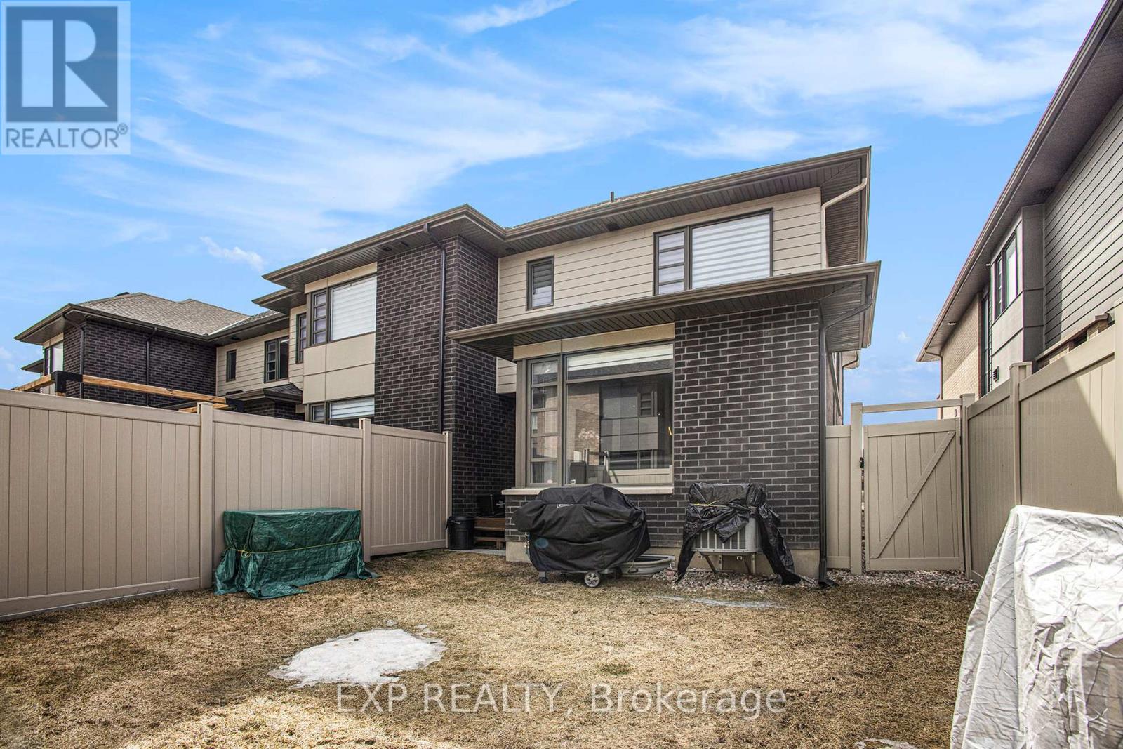 1022 Lunar Glow Crescent