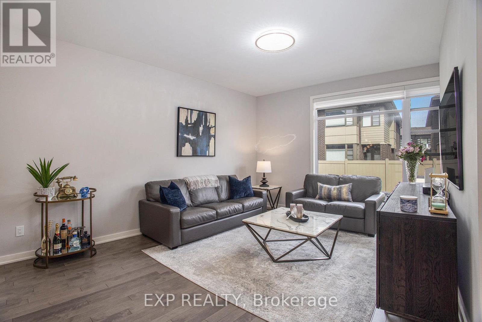 1022 Lunar Glow Crescent