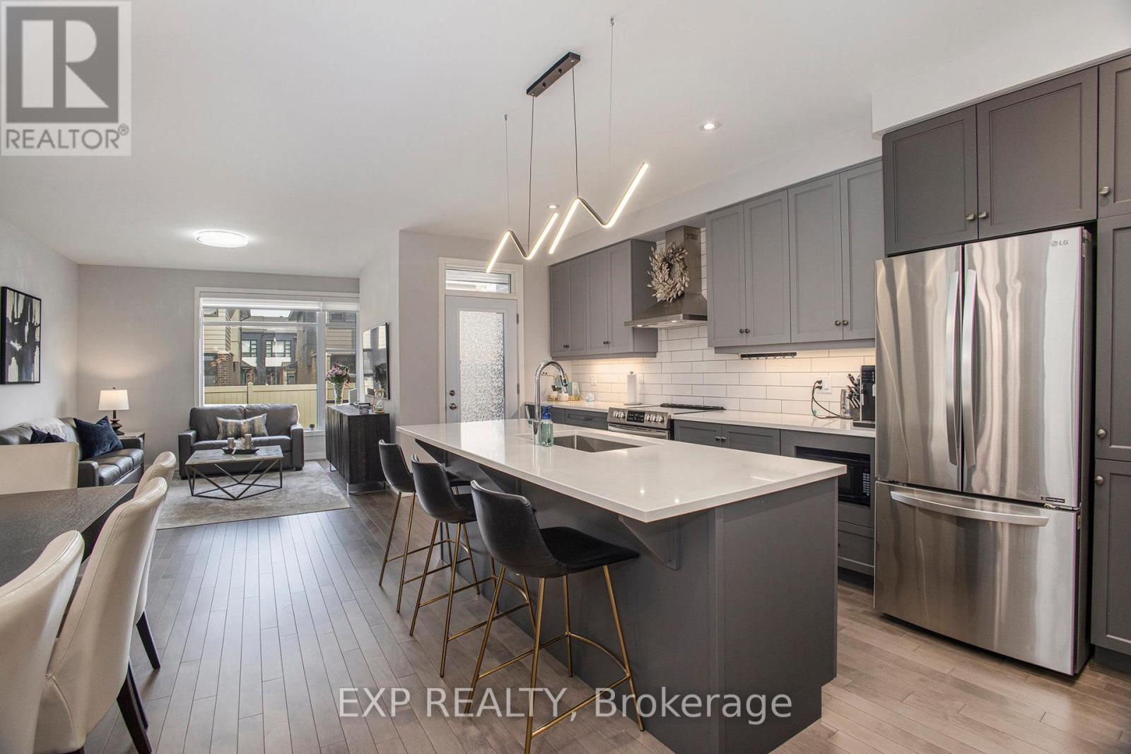 1022 Lunar Glow Crescent