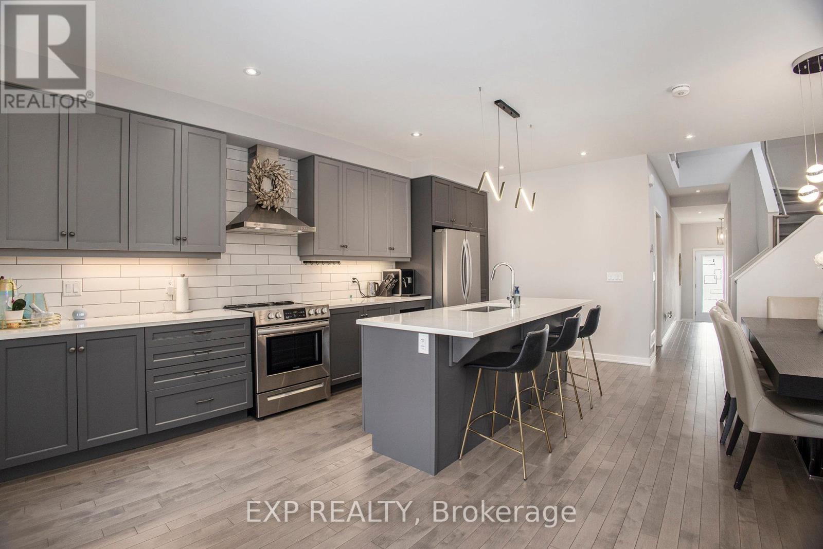 1022 Lunar Glow Crescent