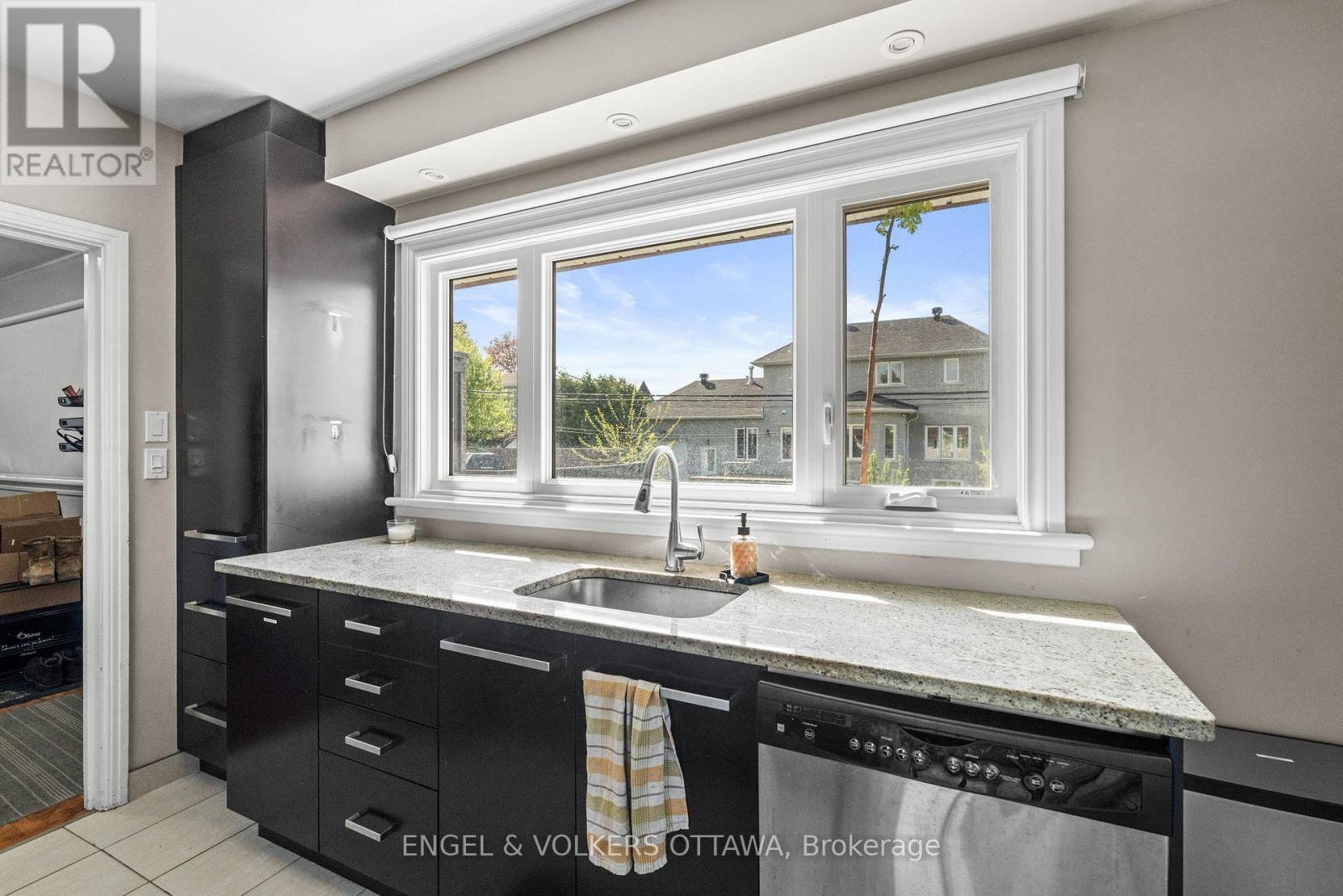 1372 Ridgedale Street