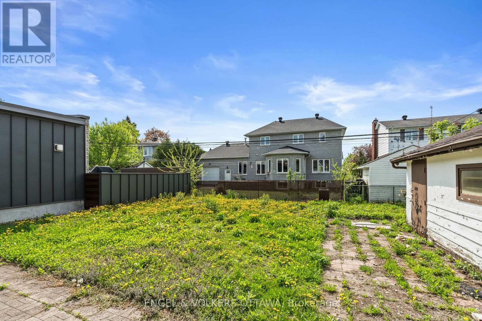 1372 Ridgedale Street