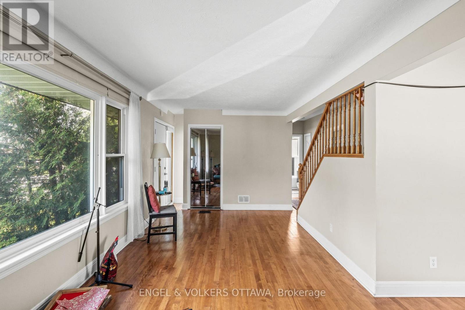 1372 Ridgedale Street