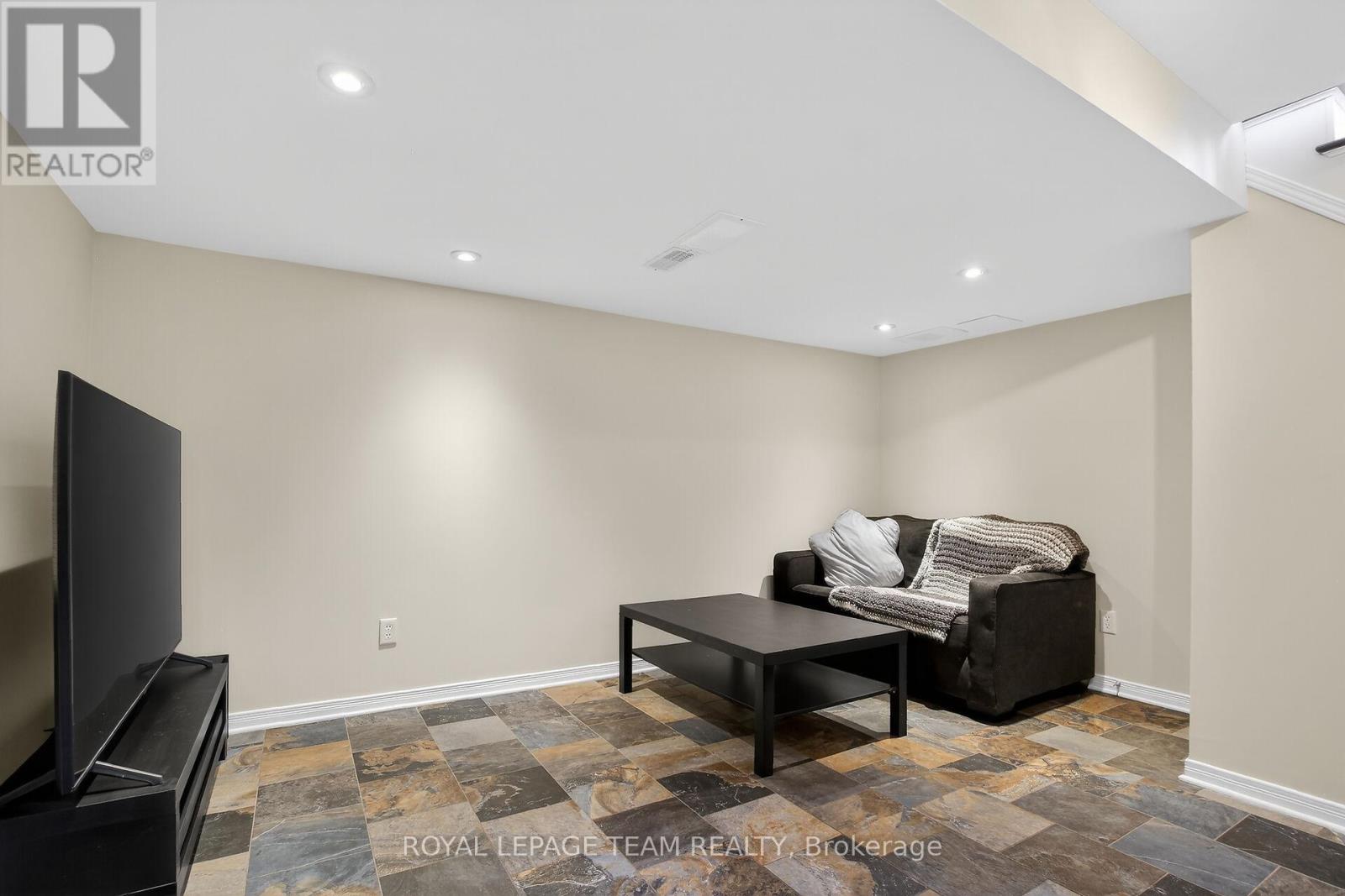 19 Goldthorpe Private