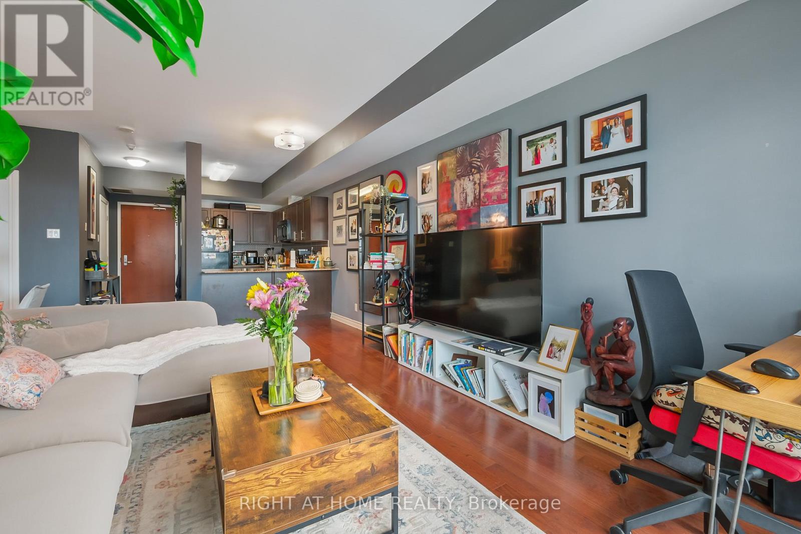 2302 - 234 Rideau Street