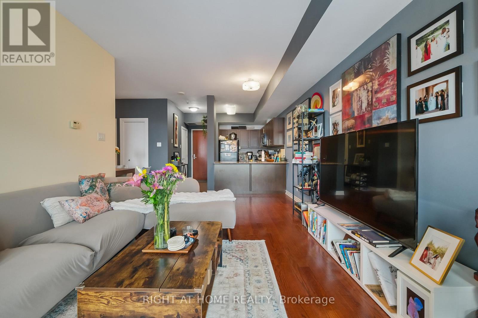 2302 - 234 Rideau Street