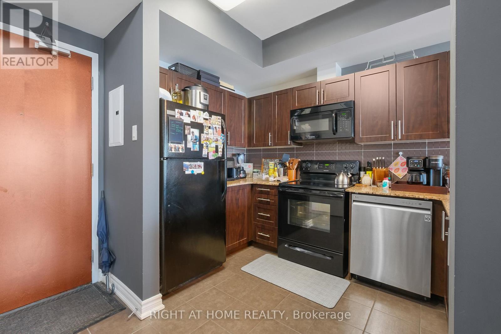 2302 - 234 Rideau Street