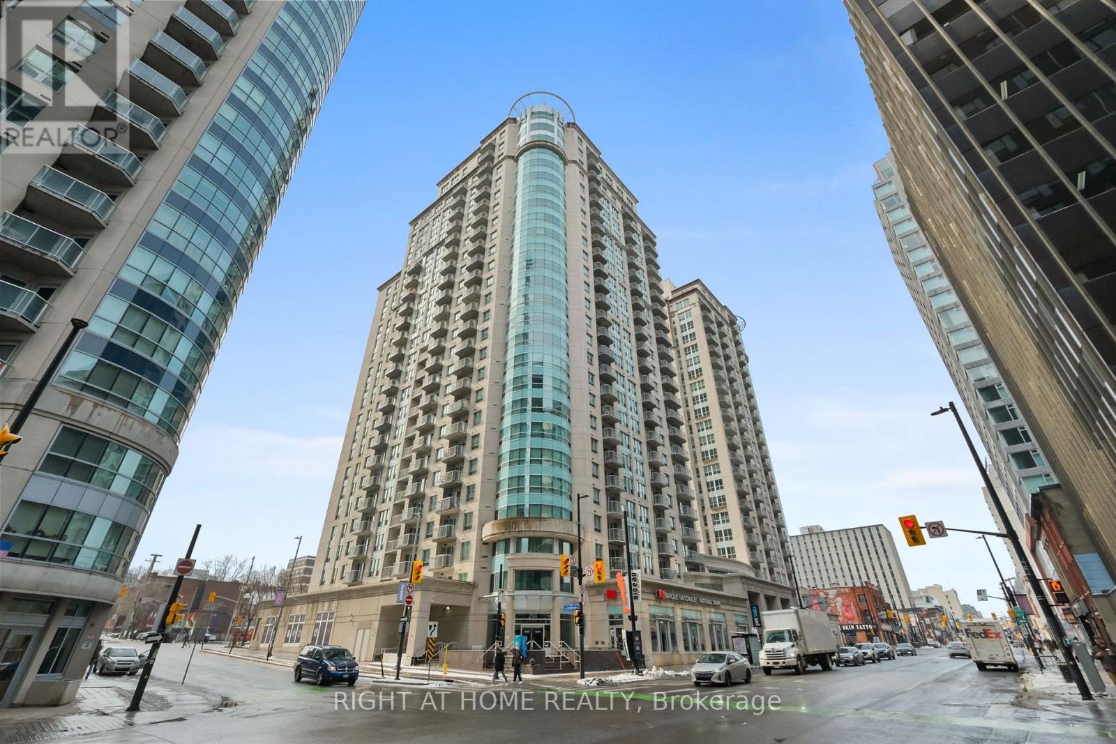2302 - 234 Rideau Street