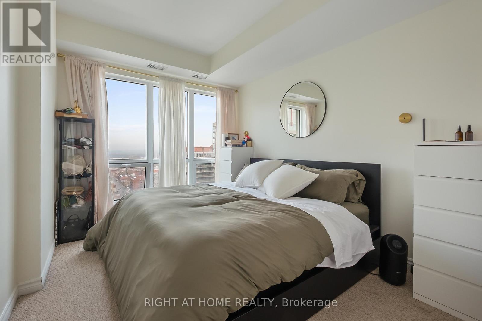 2302 - 234 Rideau Street