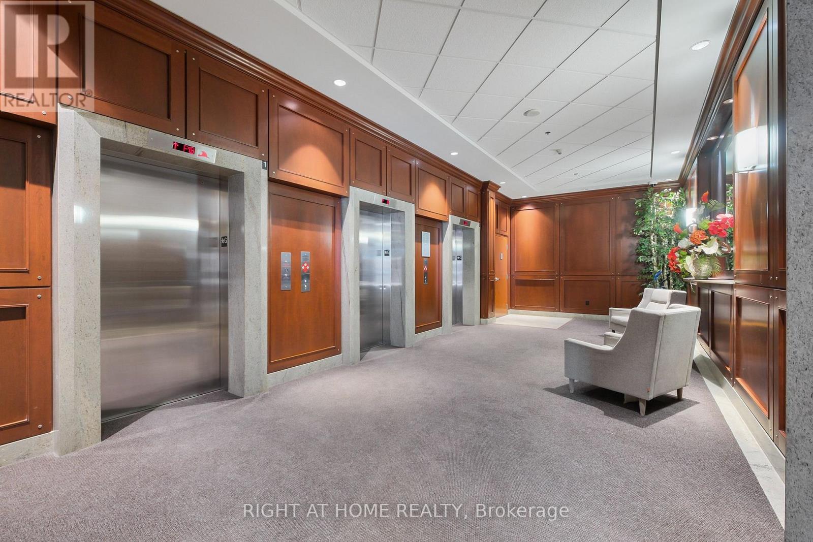 2302 - 234 Rideau Street