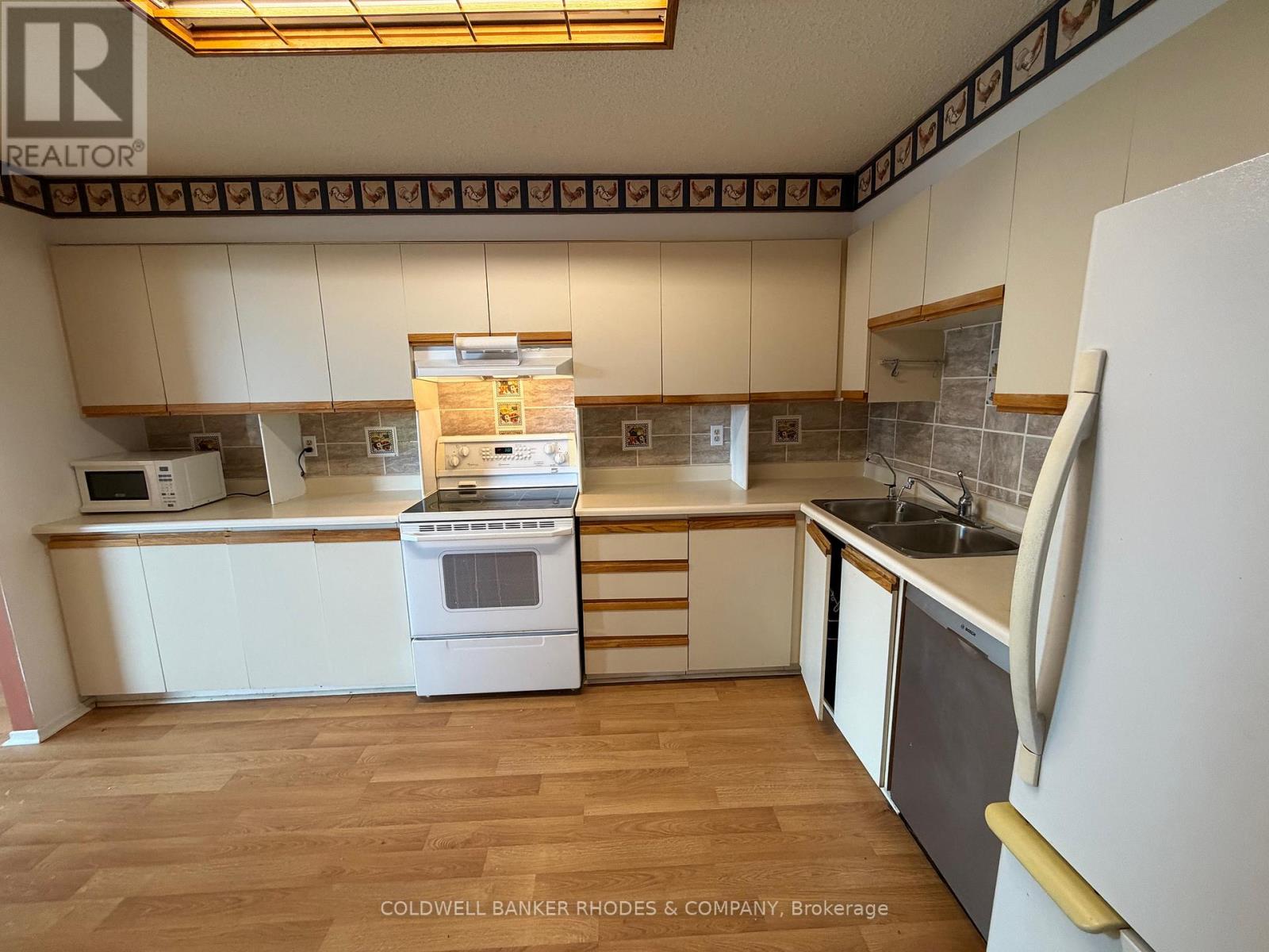 1203 - 200 Lafontaine Avenue